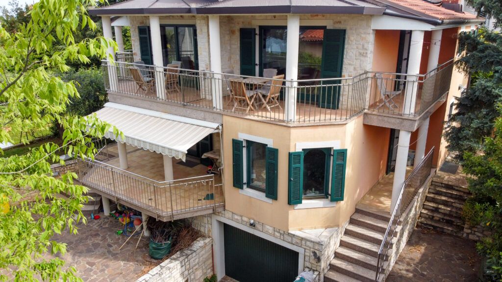 Right side of the house and the entrance